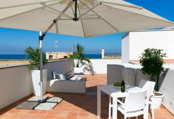 ZIBIBBO SUITES & ROOMS - Aparthotel in Centro Storico a Trapani has Balcony rooms