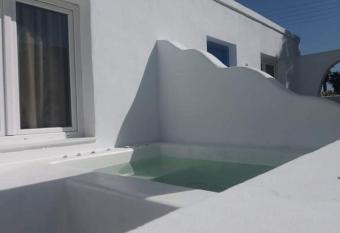 Sea Wave Hotel has rooms with a private hot tub