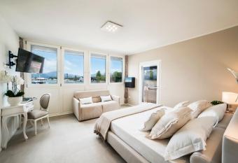 Riviera Carducci Rooms allows 18 year olds to book a room