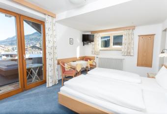 Fideliushaus allows 18 year olds to book a room