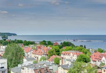 Dom & House - Level Eleven Apartment with Sea View allows 18 year olds to book a room