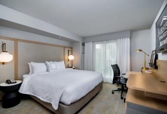 Fairfield Inn & Suites Fort Worth Downtown/Convention Center has Balcony rooms