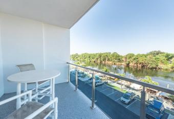 Cape Crossing Resort & Marina has Balcony rooms