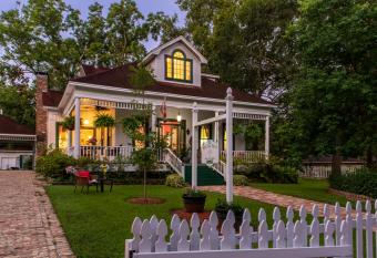 White Oak Manor Bed and Breakfast allows 18 year olds to book a room