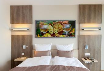 Hotel Restaurant Le Cleebourg has Balcony rooms