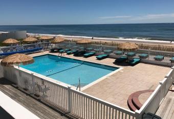 Ocean Surf Resort has Balcony rooms