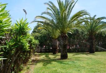 Patio Andaluz allows 18 year olds to book a room