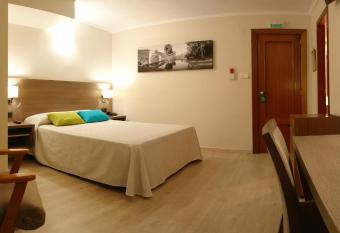 Hotel Avenida Plaza allows 18 year olds to book a room