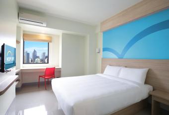 Hop Inn Hotel Makati Avenue Manila allows 18 year olds to book a room
