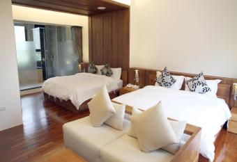 Peace Area Hot Spring Hotel has Balcony rooms