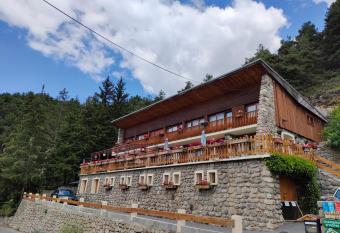 Chambres d h  tes Le Grand Chalet allows 18 year olds to book a room