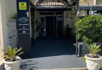 L Escale des Alpilles allows 18 year olds to book a room