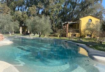 Resort La Ghiaia has Balcony rooms