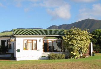 Snails  End Cottage has Balcony rooms