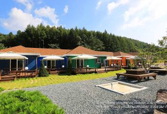 Rainbow Hwangto Pension has Balcony rooms