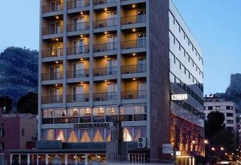 Hotel Reconquista has Balcony rooms