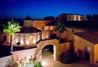 Feudo Bauly has Balcony rooms