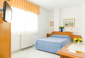 Hostal Camino Real has Balcony rooms