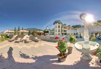 Das Schl  ssl allows 18 year olds to book a room