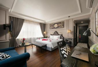 Imperial Hotel & Spa has rooms with a private hot tub