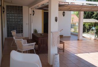 Casa Robusto allows 18 year olds to book a room