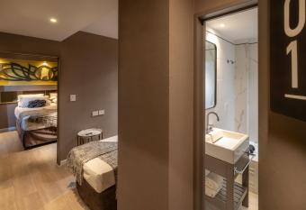 Up Congreso Hotel allows 18 year olds to book a room