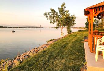 Sleep Inn & Suites Quebec City East allows 18 year olds to book a room