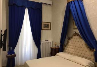 Royal Gismonda allows 18 year olds to book a room