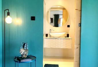 Les Granges de Jules allows 18 year olds to book a room