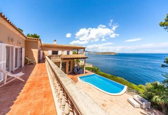 Villa Juan Carlos has Balcony rooms
