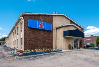 Motel 6-Madison, Wi - East allows 18 year olds to book a room