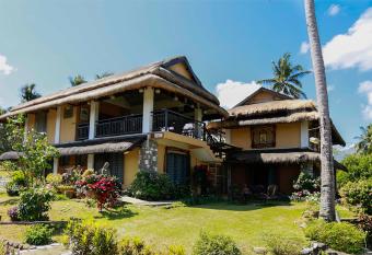 The Duyan House at Sinagtala Resort has Balcony rooms