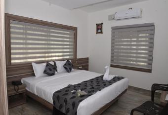 Suroor Tourist Home allows 18 year olds to book a room