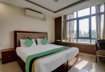 Itsy By Treebo - Rotano Glitz Inn allows 18 year olds to book a room