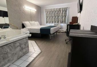 Motel 6-Green Bay, WI - Lambeau has rooms with a private hot tub