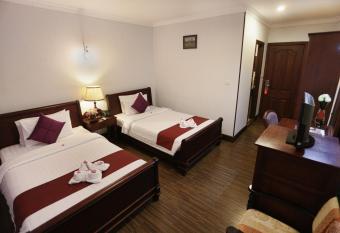 Lucky Angkor Hotel & Spa has rooms with a private hot tub