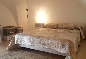 Maison de Famille has Balcony rooms