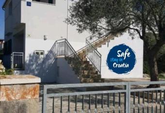 Apartmani Lomar has Balcony rooms