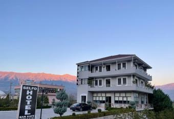 Hotel Selfo has Balcony rooms