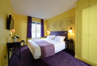 H  tel Orchid  e has Balcony rooms