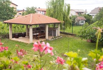 Apartments Marinici has Balcony rooms