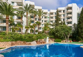 Globales Nova has Balcony rooms