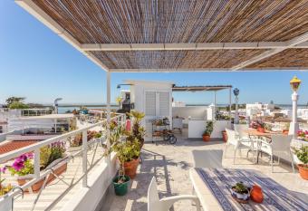 AL - Alojamento Local Pension Bicuar allows 18 year olds to book a room