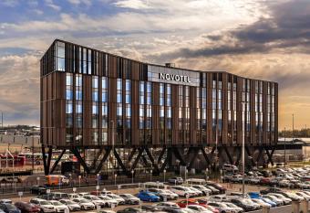Novotel Christchurch Airport allows 18 year olds to book a room