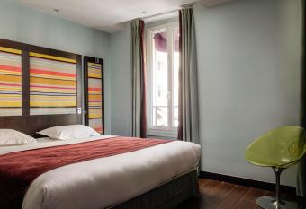 Courcelles Etoile has rooms with a private hot tub