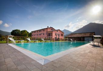 Tenuta San Giovanni Lucca allows 18 year olds to book a room