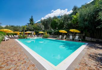 Hotel Catullo allows 18 year olds to book a room