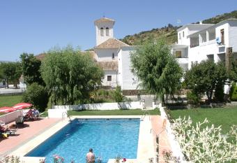 Hotel De Mecina Fondales allows 18 year olds to book a room