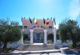 Hotel d Altavilla has Balcony rooms