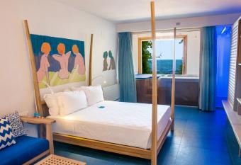 Approdo Resort Thalasso Spa allows 18 year olds to book a room